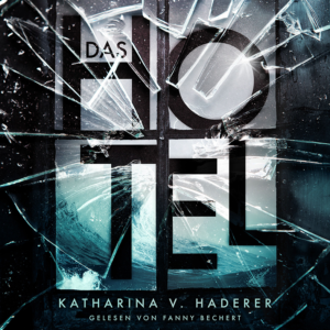 Buchcover des Mysterythrillers "Das Hotel", ein spannender Urlaubsthriller mit mysteriösem Twist. Zerbrochenes Fenster, hinter dem das Meer zu sehen ist. Dazwischen schwarze Titelschrift.