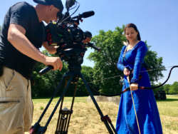 Dreharbeiten mit Puls 4, gemeinsam mit Eleanor Bardilac. Dreharbeiten von Puls 4 im Laxenburger Park mit Fantasyautorinnen Katharina V. Haderer und Eleanor Bardilac.