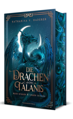 Buchcover der Schmuckausgabe der Urban Fantasy Familiengeschichte "Die Drachen von Talanis 1 - Blue Scales & Green Scales". Ost-asiatisch inspirierter Drachen mit Federflügeln und Hörnern windet sich über Pagoden vor einer Mondsichel.